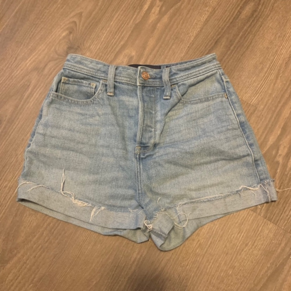 Hollister Ultra Rise Mom Shorts